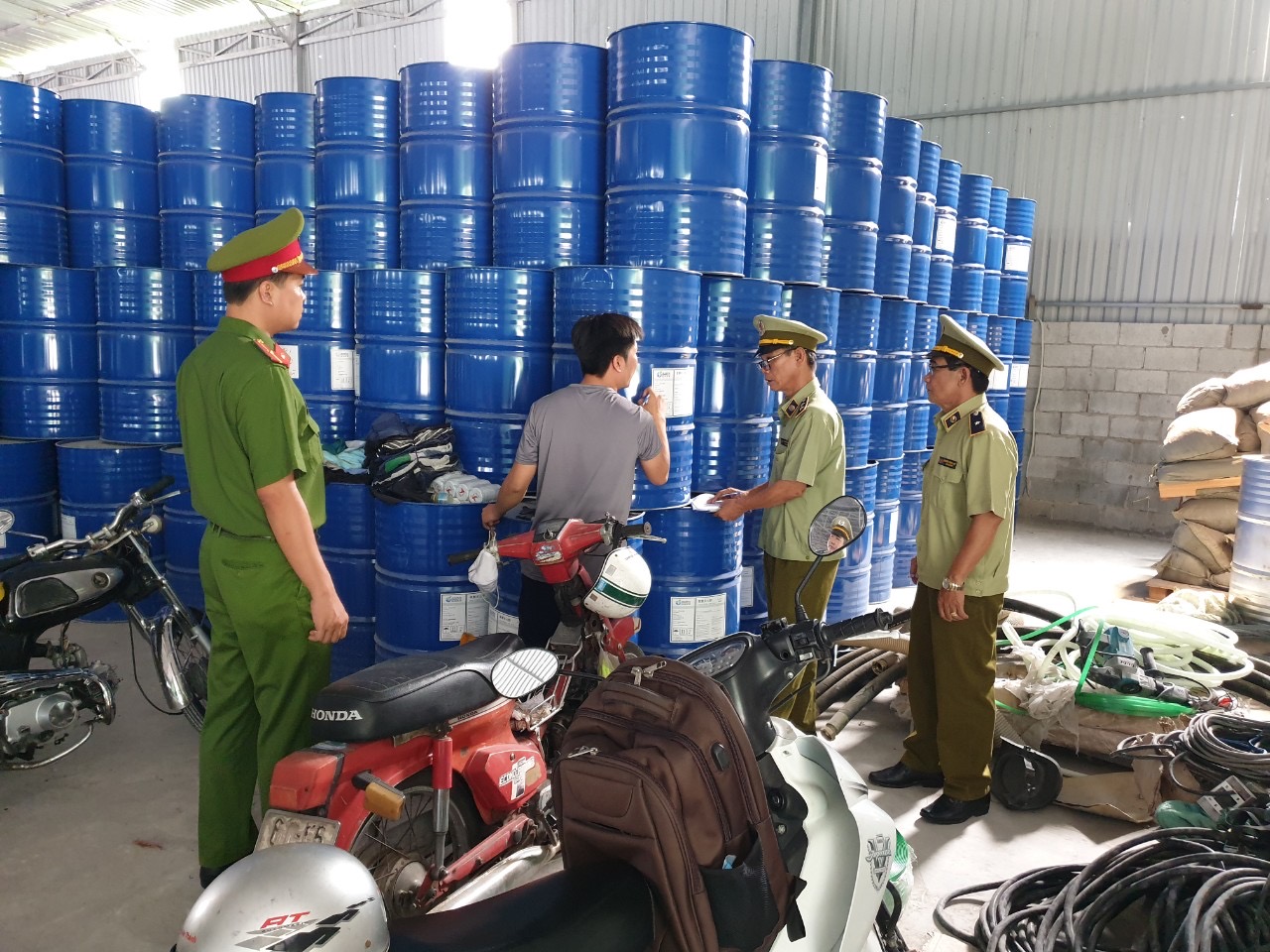 Kiểm soát chặt chẽ tiền chất