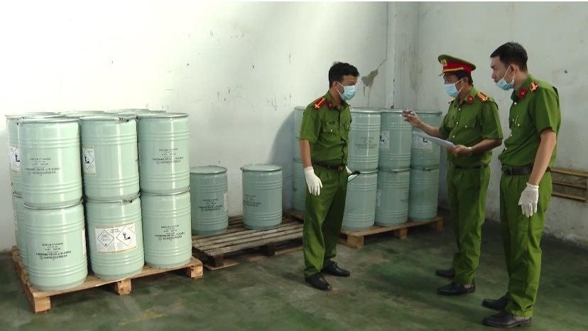 Quản lý, kiểm soát các hoạt động sản xuất, kinh doanh trong lĩnh vực hoá chất